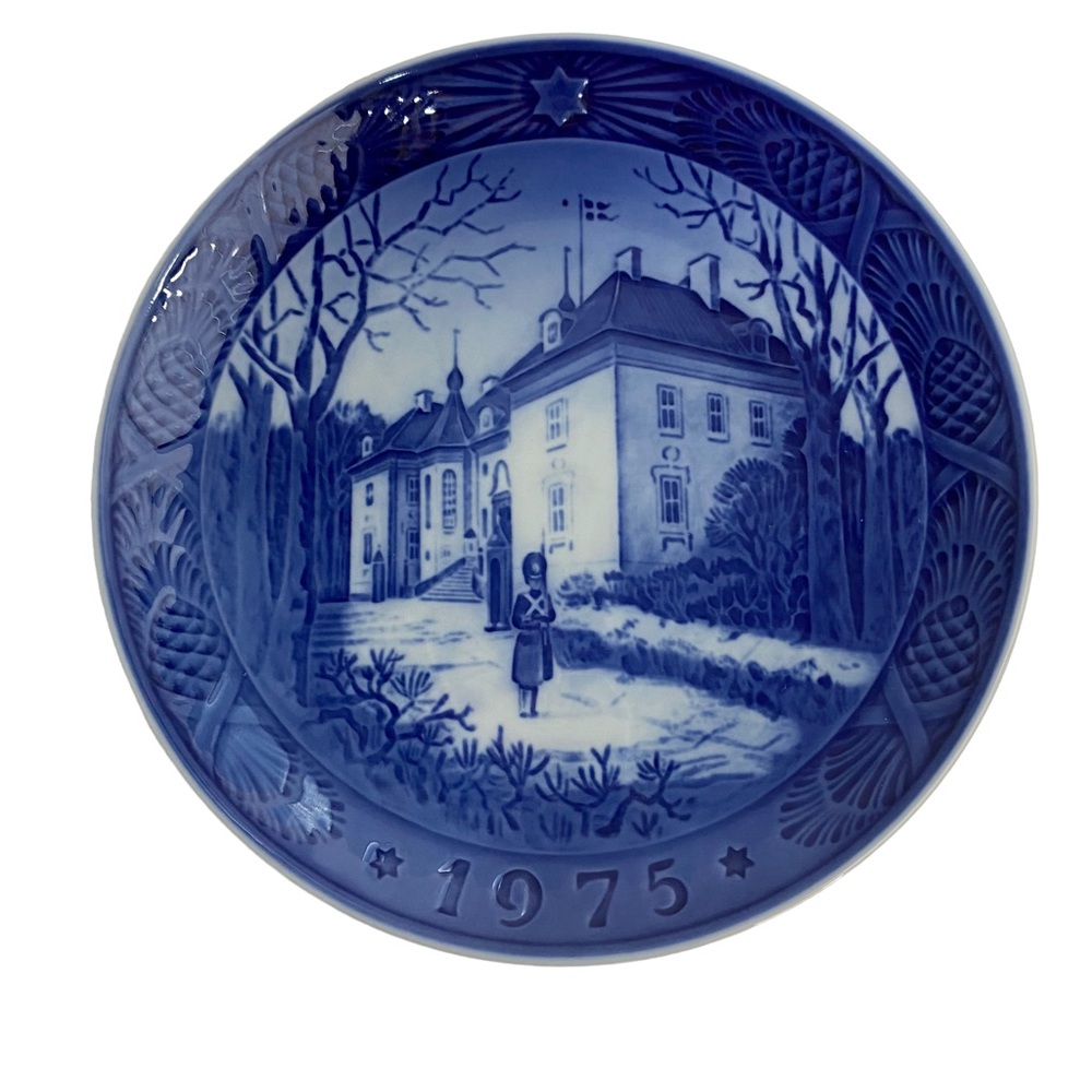 ROYAL COPENHAGEN Blue Decorative Christmas Plate 1975 Commemorative Editition